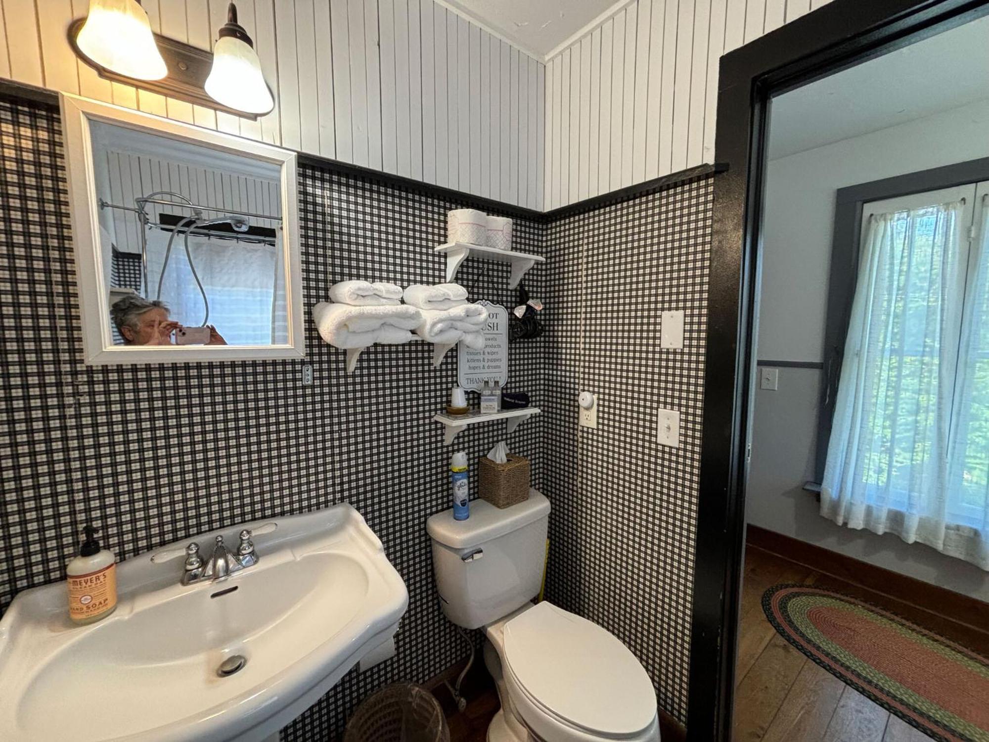 Folkestone Inn Bryson City Room photo